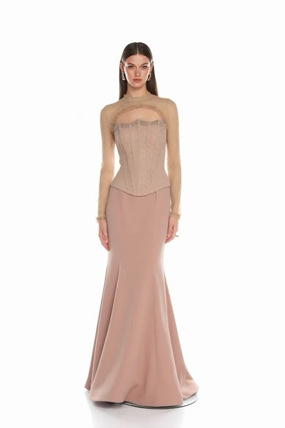 Robe de soirée beige à corset et effet dentelle